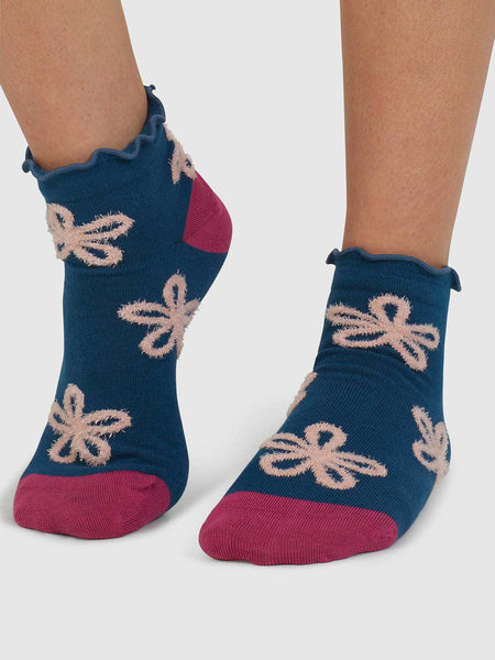 Daisee Textured Flower Bamboo Ankle Socks